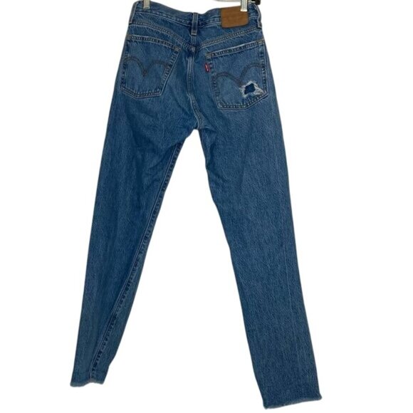 Levis Premium Wedgie Fit High-Rise Distressed Straight Leg Jeans Size 24‎ - Picture 2 of 15